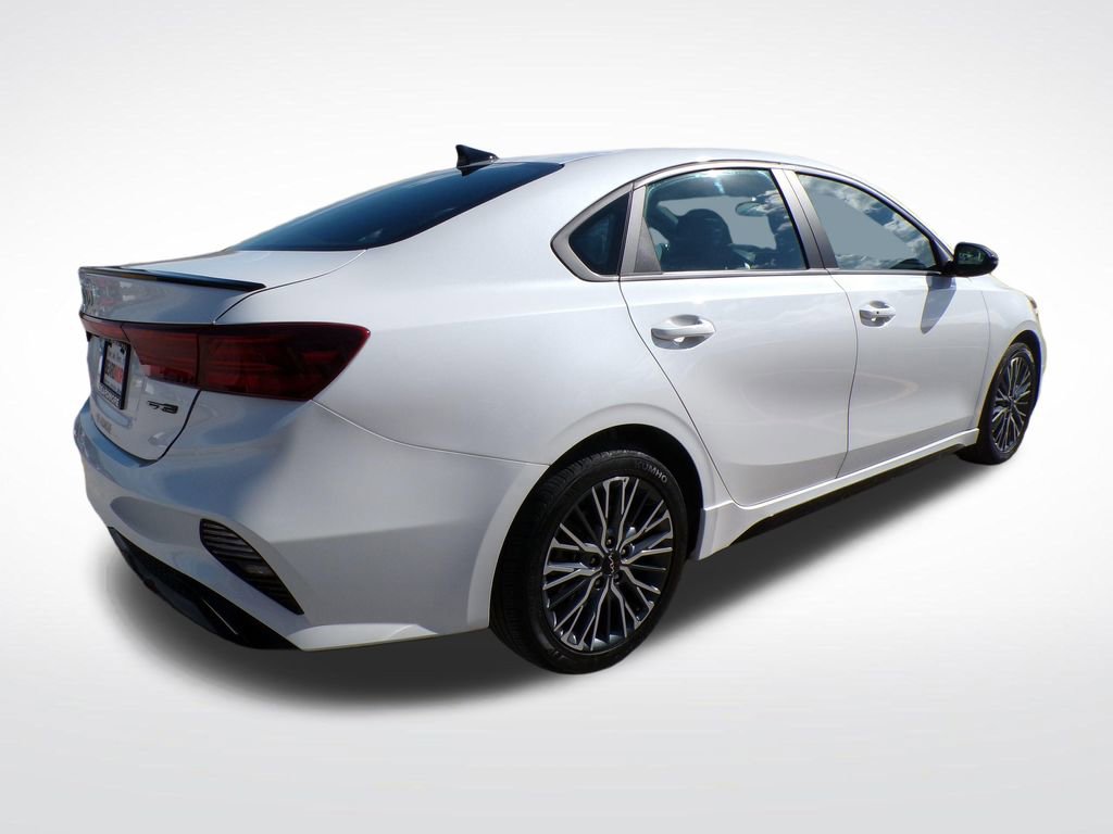 Used 2023 Kia Forte GT-Line w/ GT-Line Premium Package FWD image 4