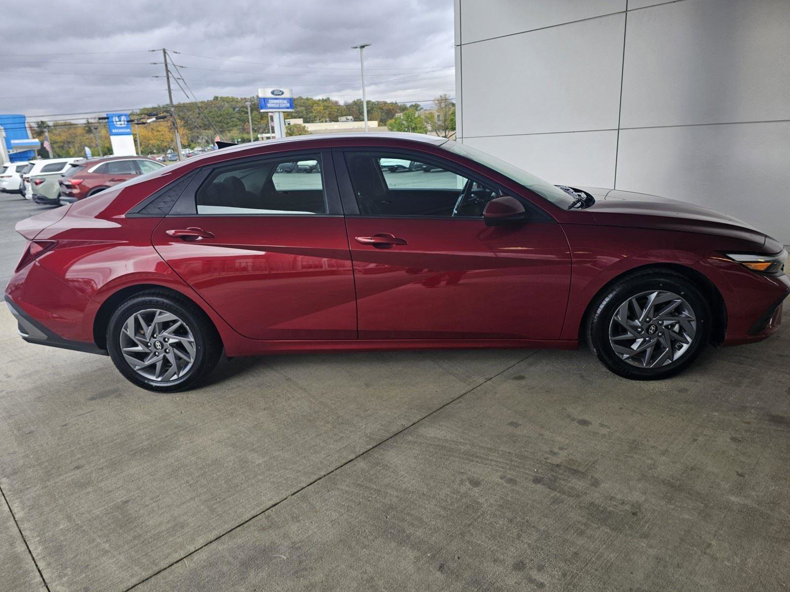 Used 2024 Hyundai Elantra SEL image 10