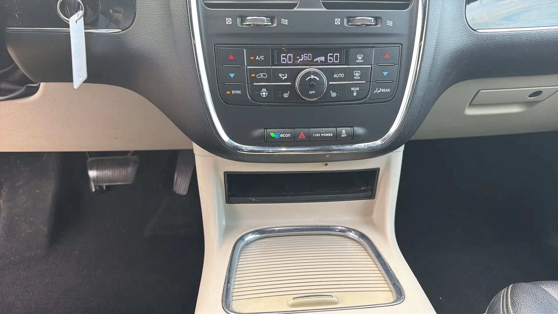 Used 2019 Dodge Grand Caravan SXT w/ Driver Convenience Group FWD image 95
