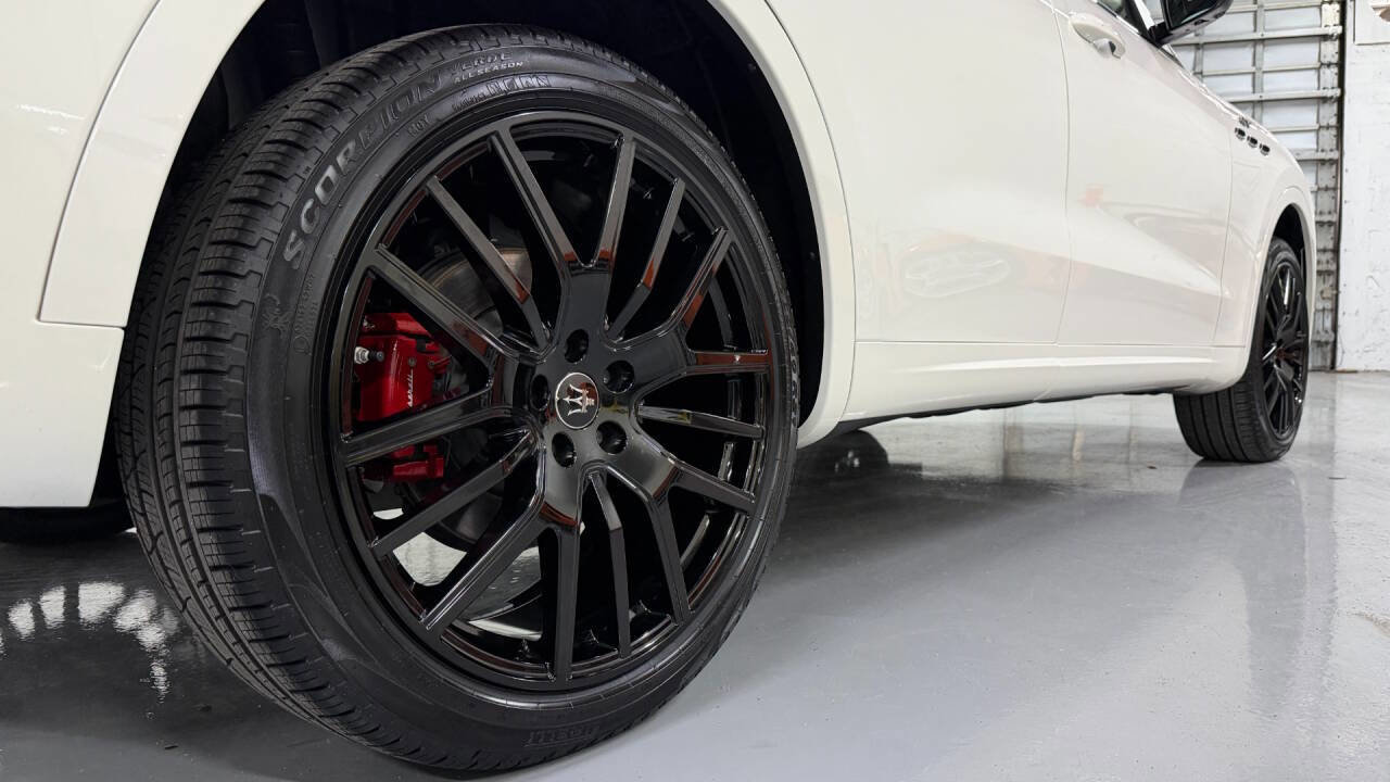 Used 2022 Maserati Levante GT AWD/4WD image 9