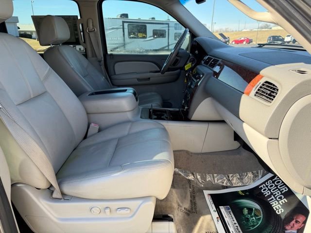 Used 2008 Chevrolet Suburban LTZ w/ LTZ Preferred Equipment Group image 9