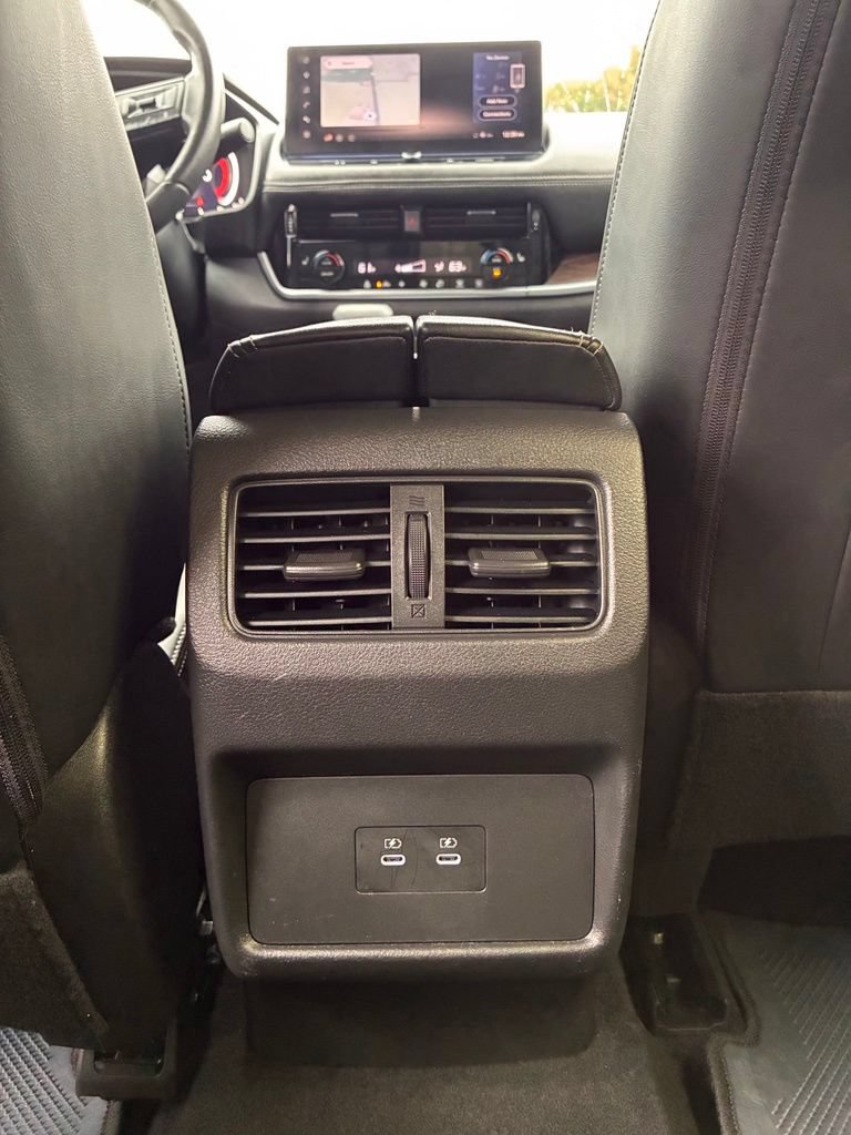 Used 2024 Nissan Rogue Platinum FWD image 17