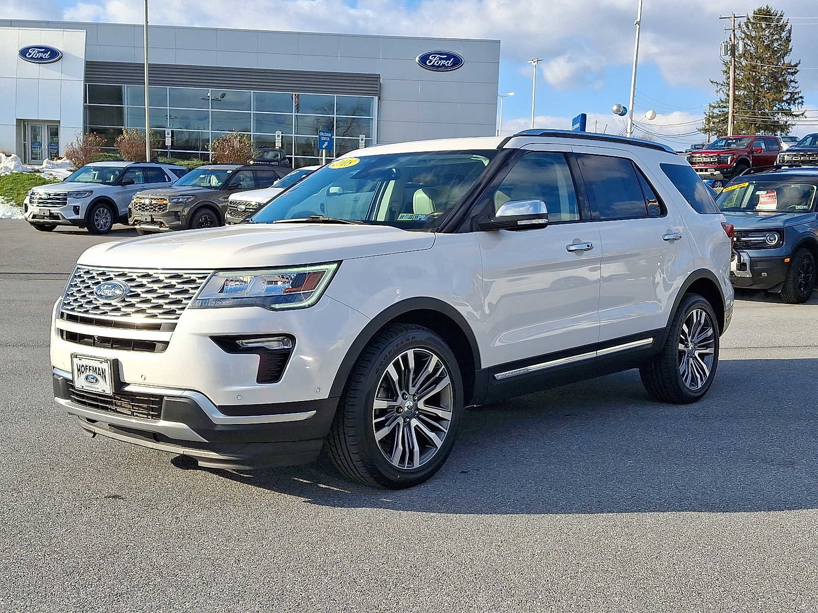 Certified 2018 Ford Explorer Platinum image 3