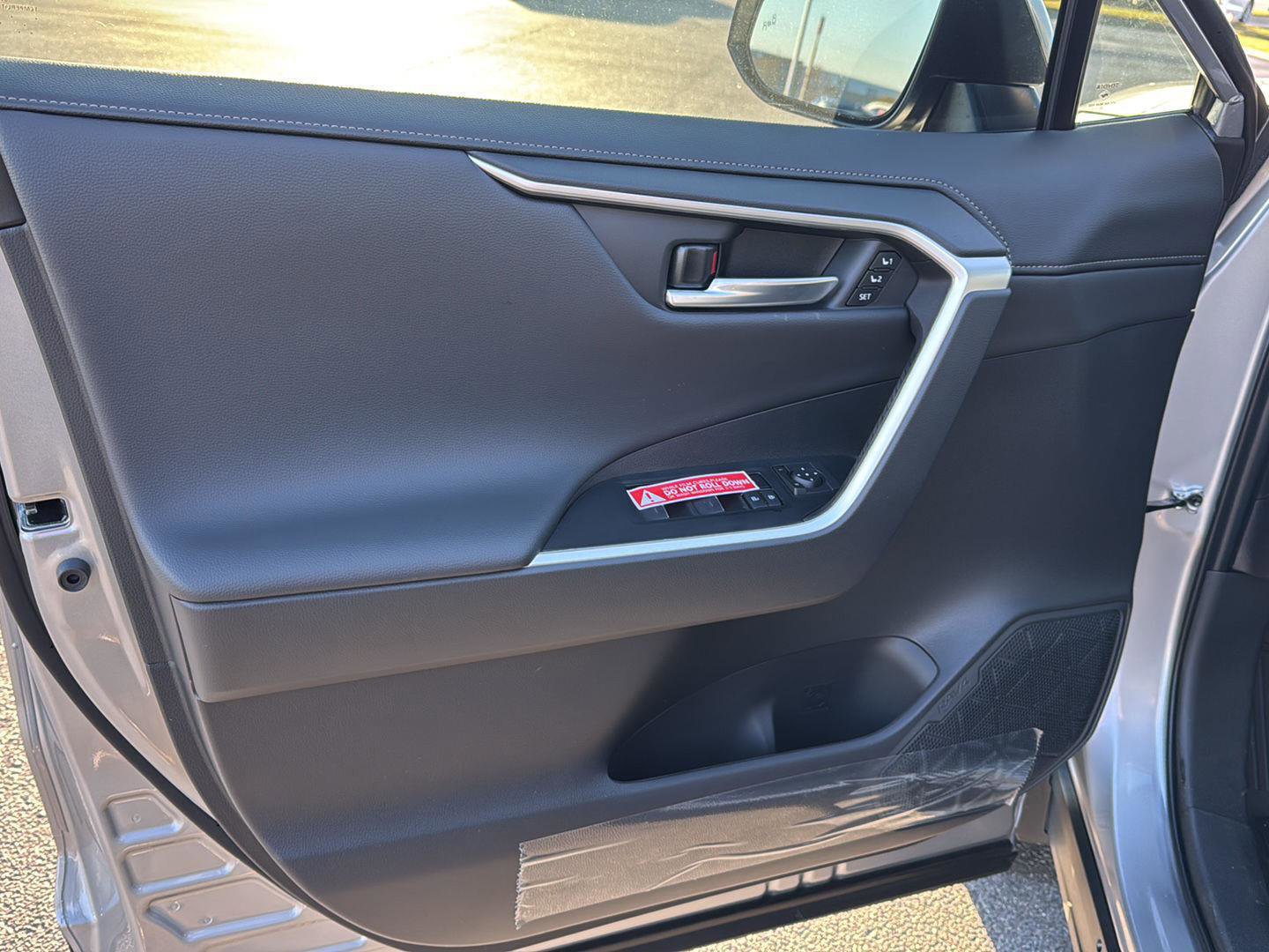 New 2025 Toyota RAV4 Limited image 15