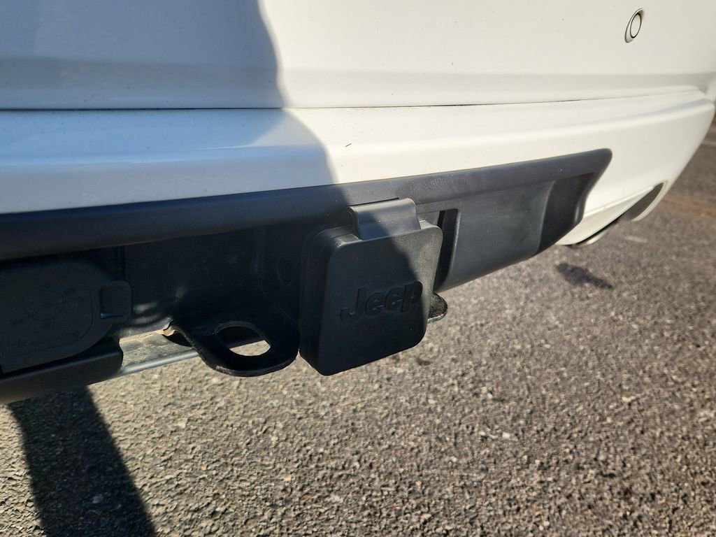 Used 2021 Jeep Grand Cherokee Laredo X image 12