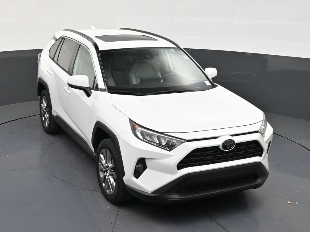Used 2019 Toyota RAV4 XLE Premium FWD image 18