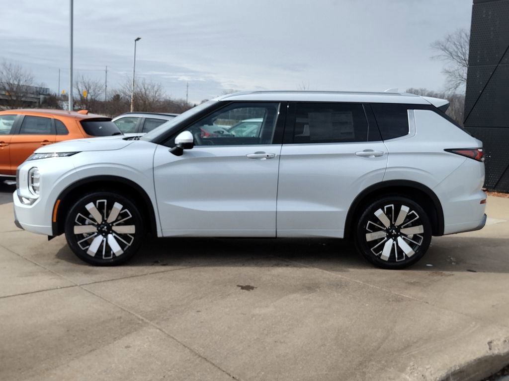 New 2026 Mitsubishi Outlander SEL image 9