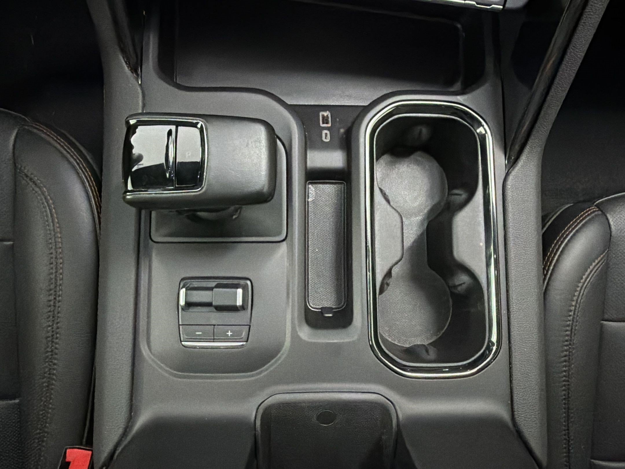 Used 2024 GMC Sierra 1500 AT4 w/ Technology Package AWD/4WD image 17
