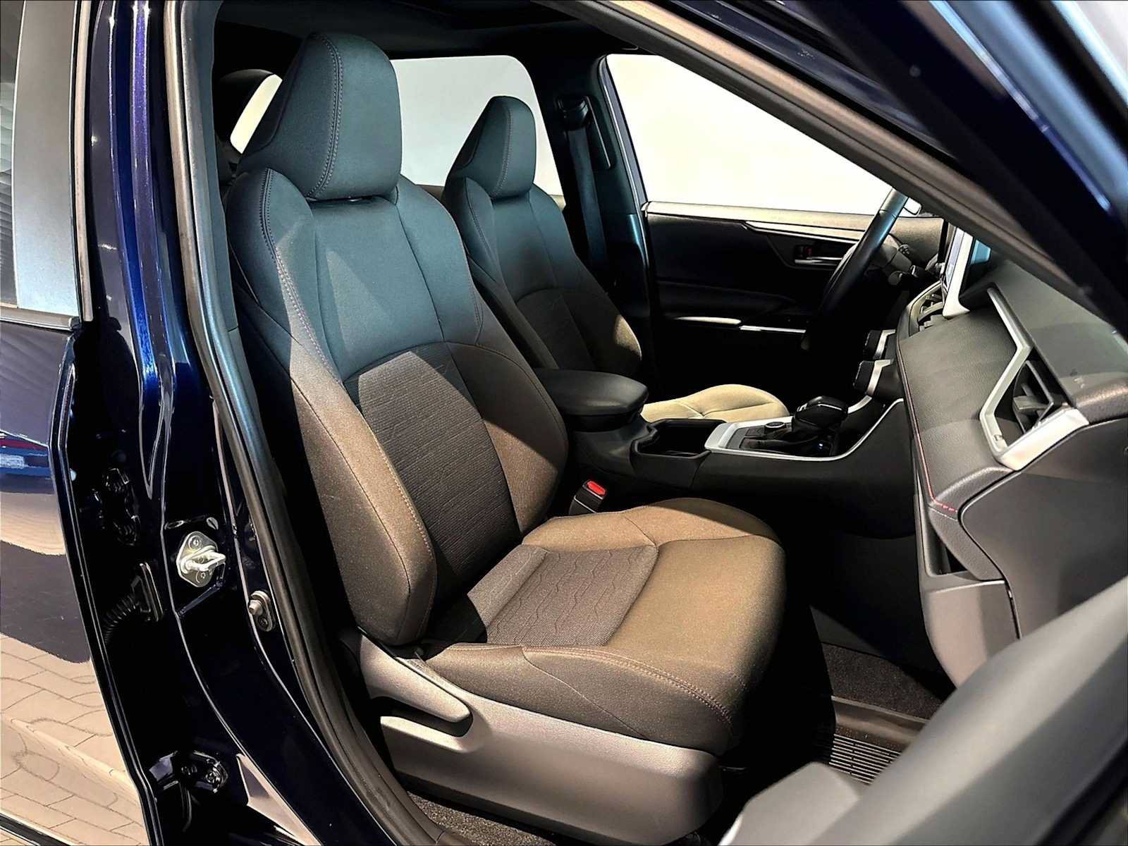 Used 2024 Toyota RAV4 SE w/ Weather & Moonroof Package AWD/4WD image 22