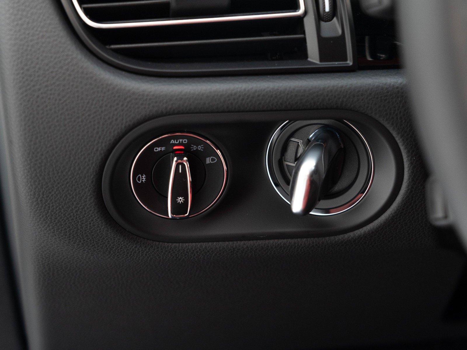 New 2026 Porsche Macan image 30