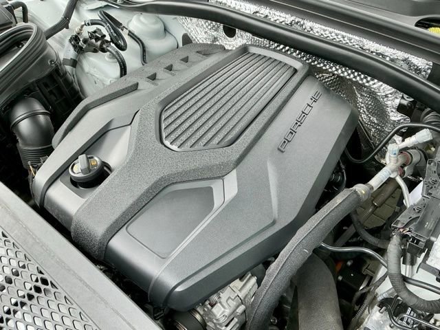 Used 2023 Porsche Macan AWD/4WD image 7