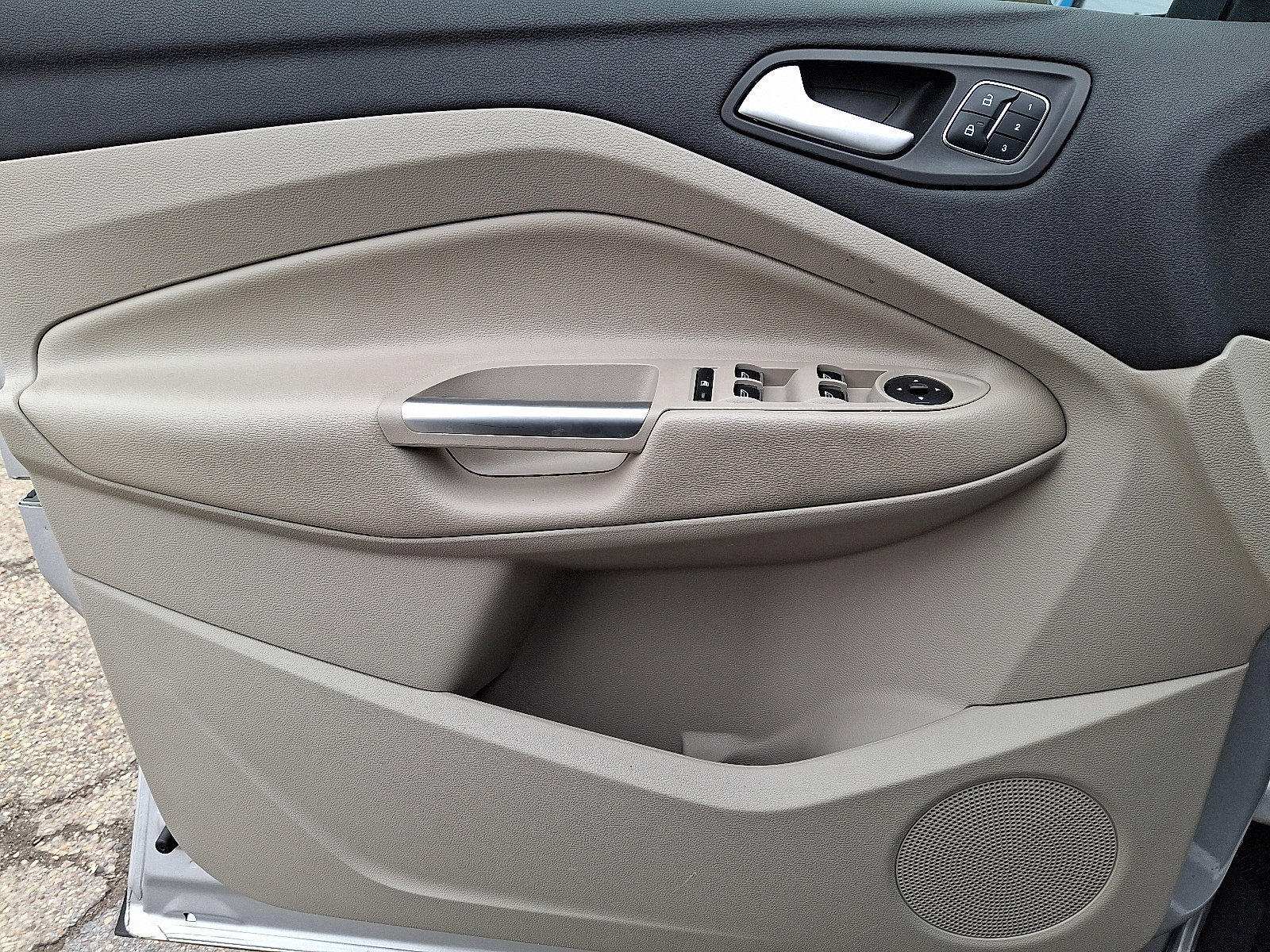 Used 2017 Ford Escape Titanium image 12