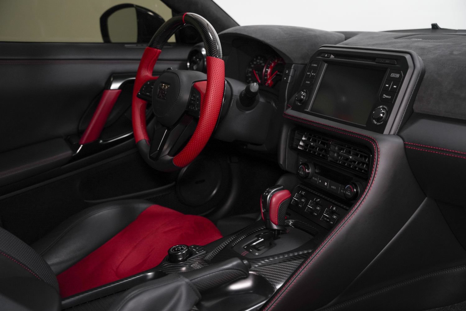 Used 2018 Nissan GT-R NISMO AWD/4WD image 31
