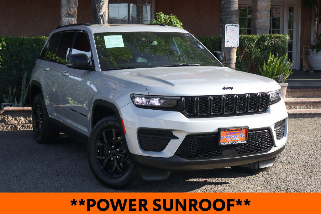 Used 2024 Jeep Grand Cherokee Altitude RWD image 2