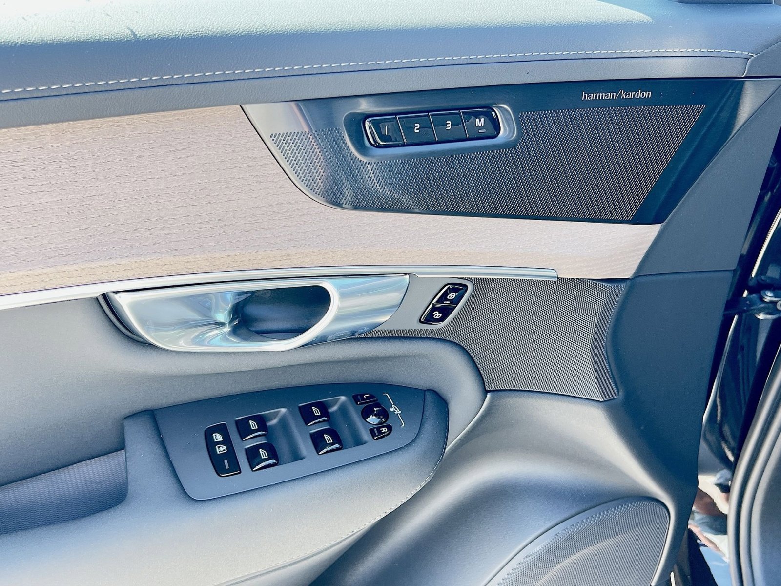 New 2026 Volvo XC90 B6 Plus w/ Protection Package Premier image 15