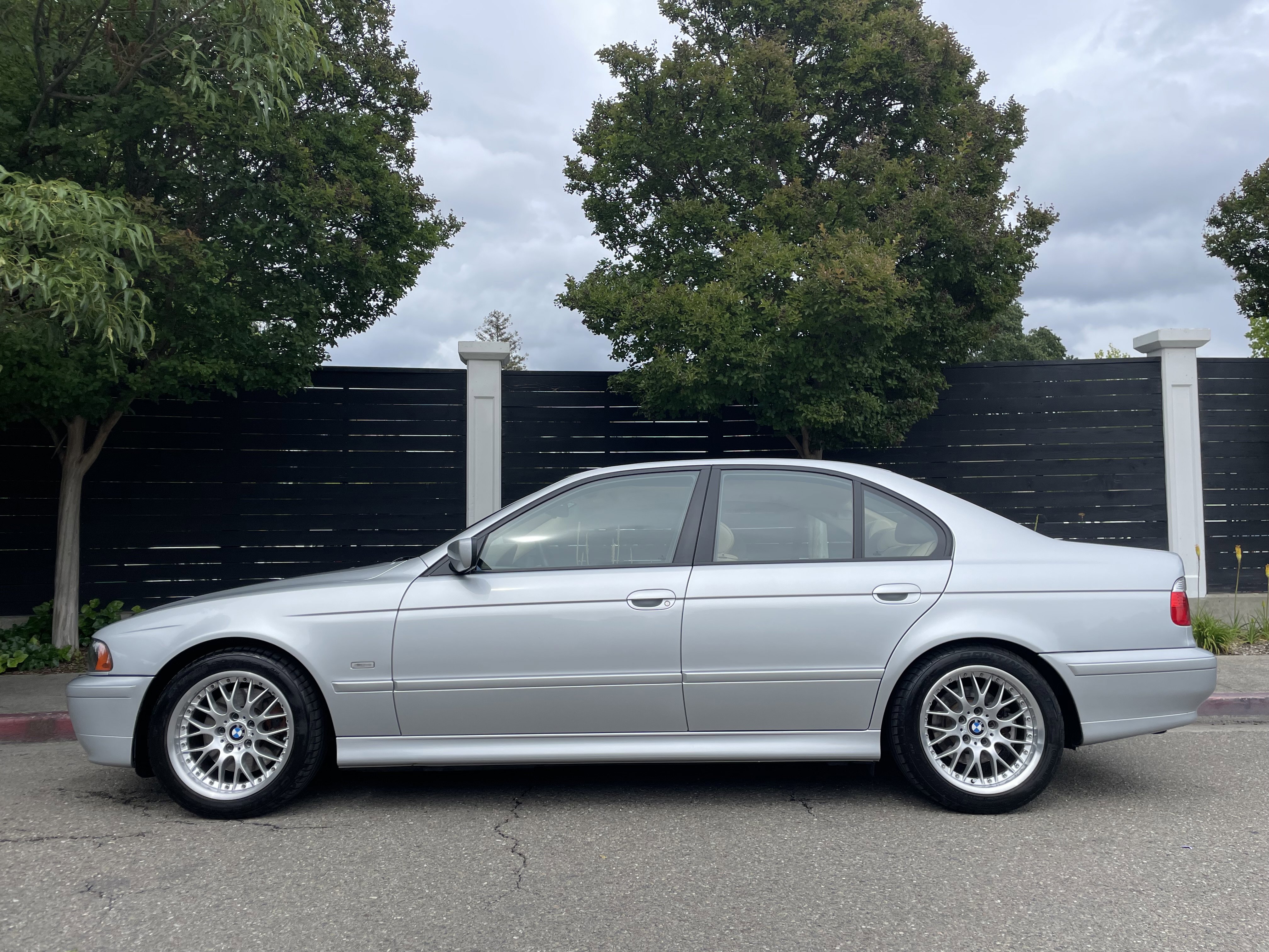 Used 2001 BMW 530i Sedan image 1
