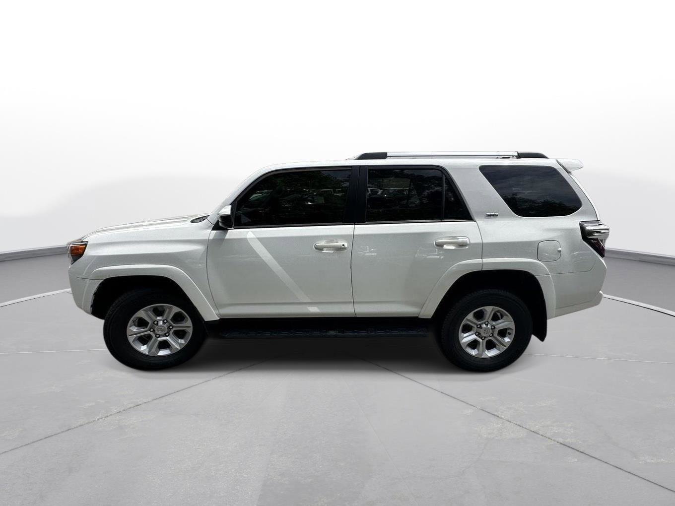 Used 2021 Toyota 4Runner SR5 AWD/4WD image 9