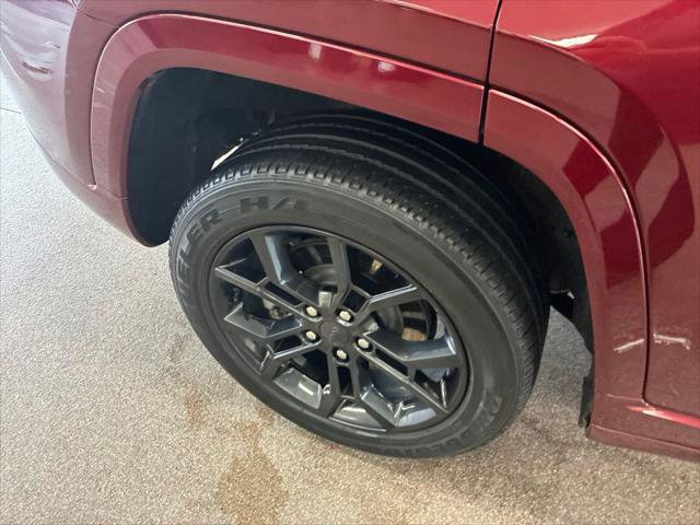 Certified 2023 Jeep Grand Cherokee 30th Anniversary AWD/4WD image 37