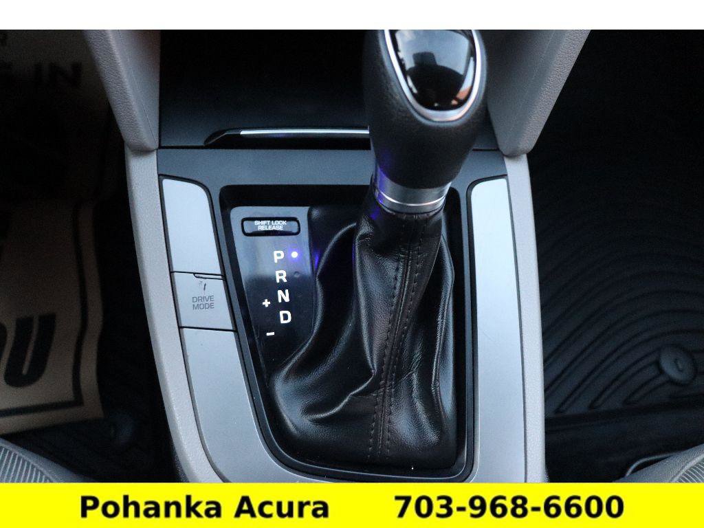 Used 2017 Hyundai Elantra SE image 16
