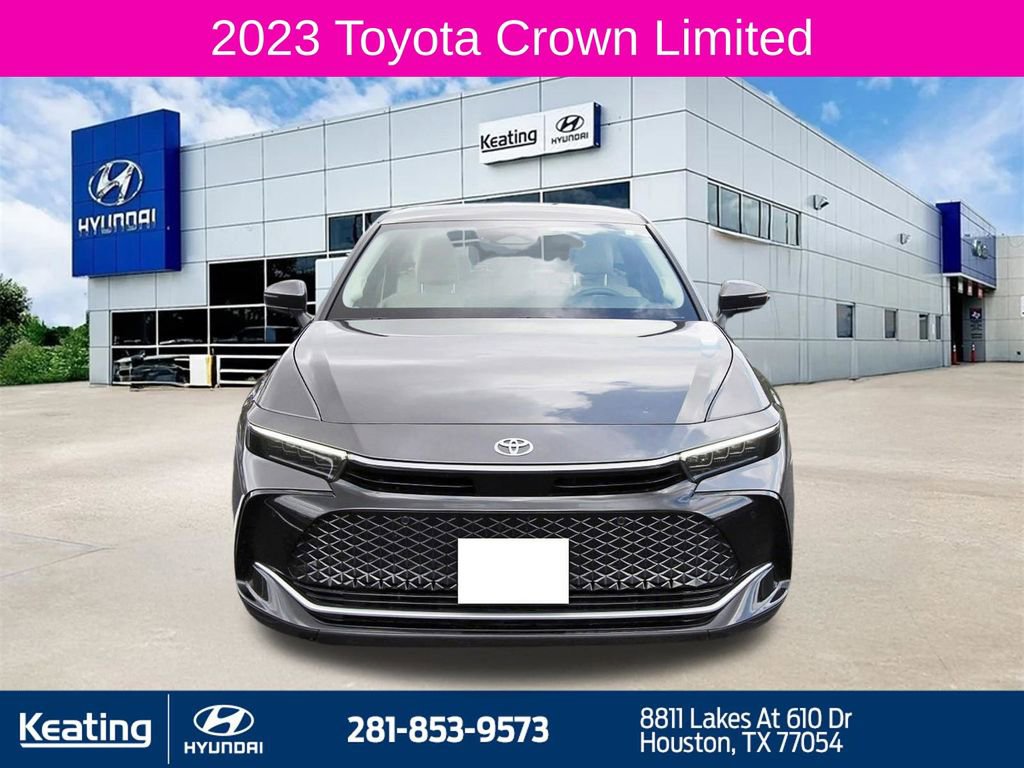 Used 2023 Toyota Crown Limited image 2