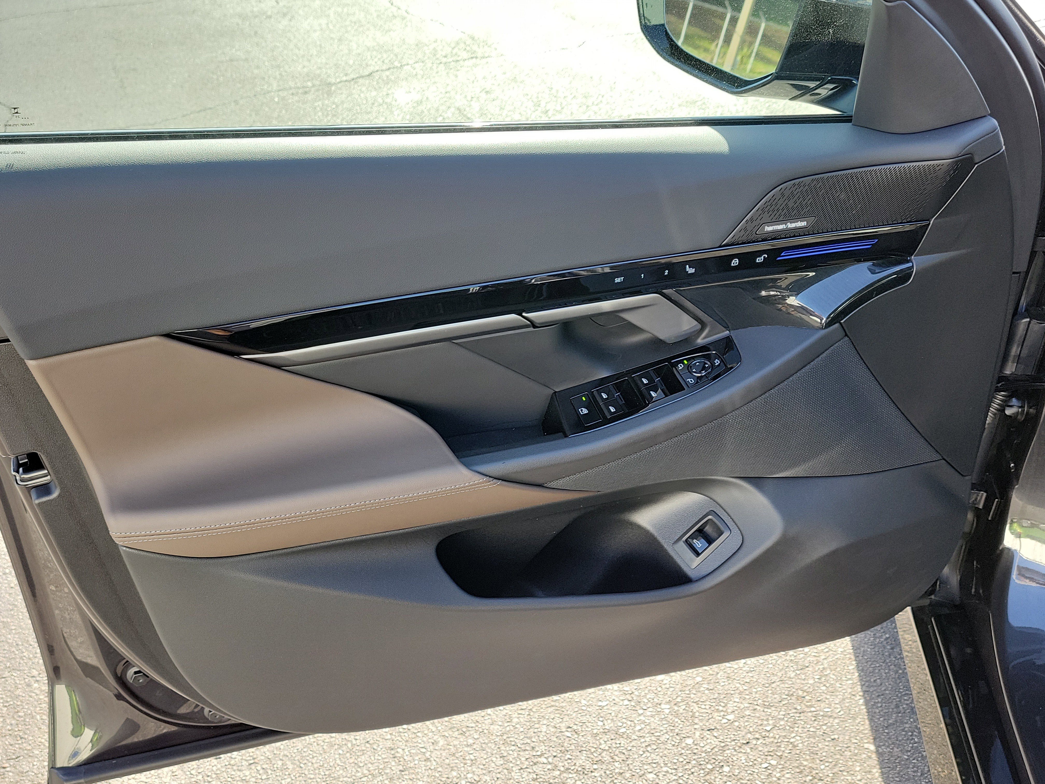 Used 2026 BMW 530i w/ M Sport Package image 13