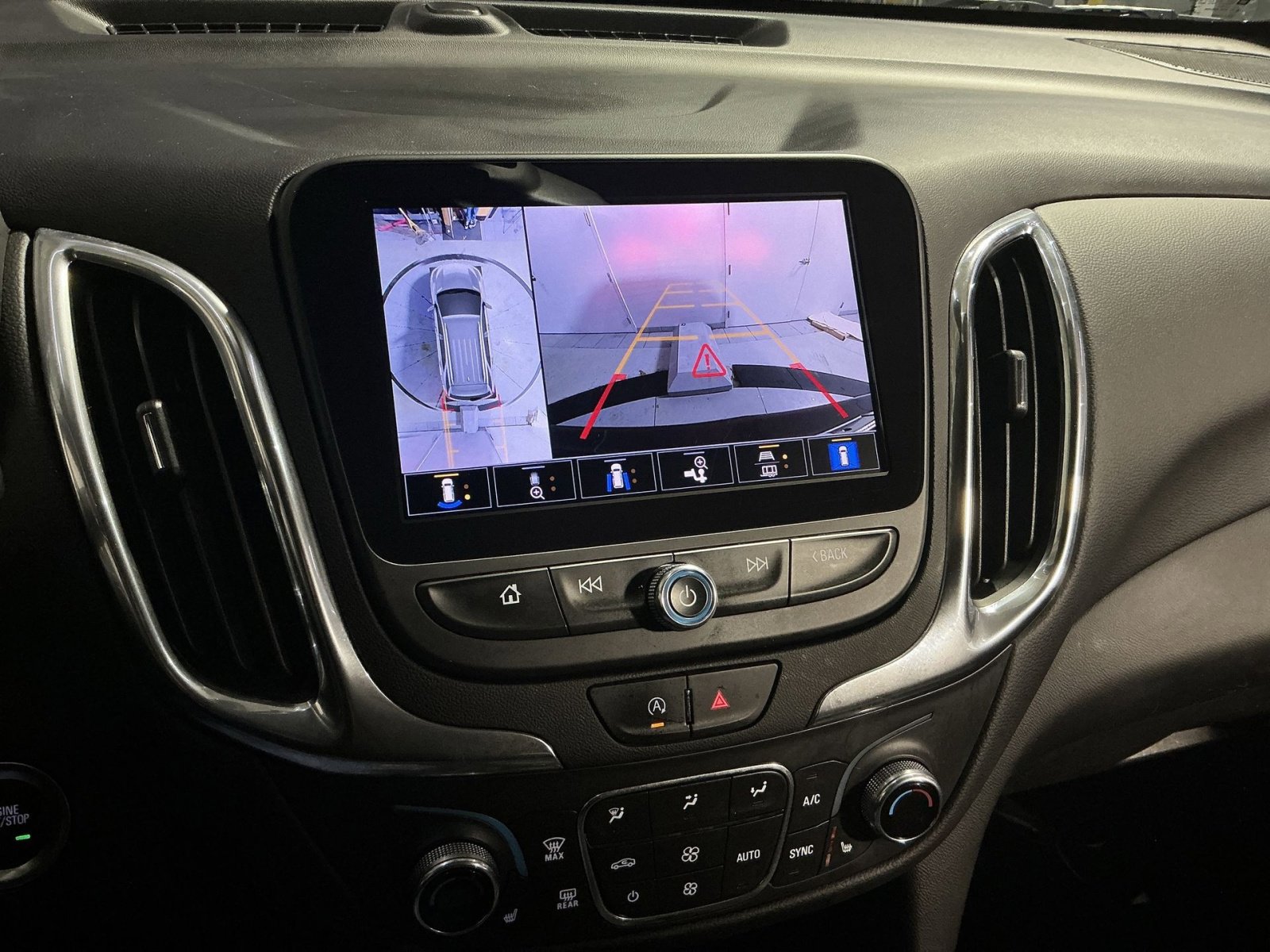 Used 2023 Chevrolet Equinox LT image 27