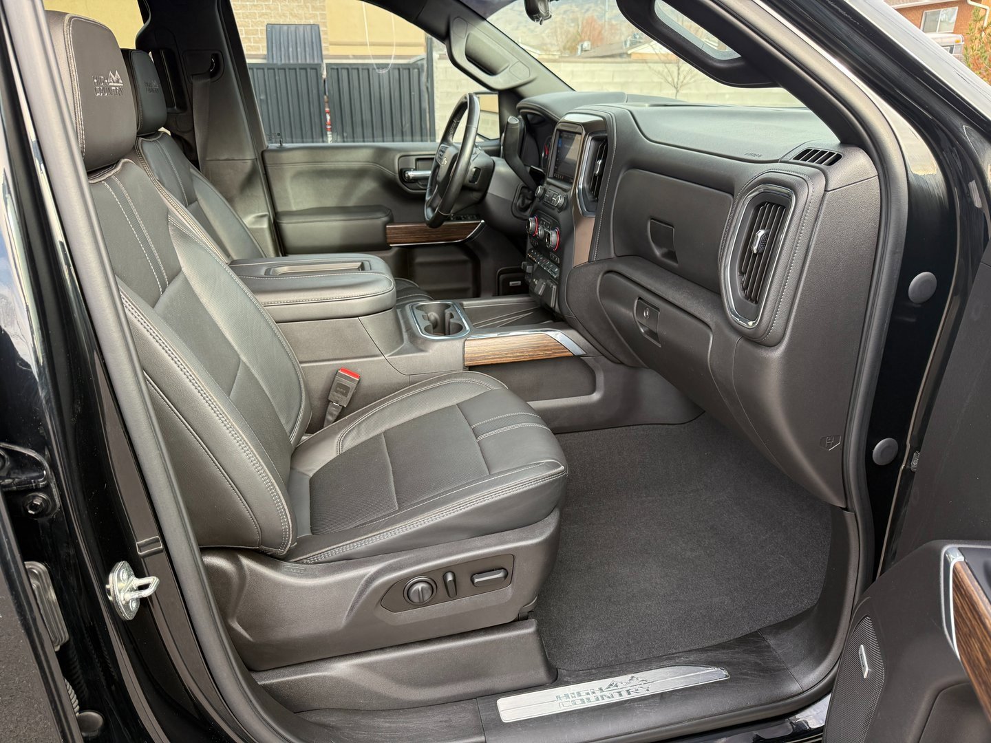 Used 2020 Chevrolet Silverado 1500 High Country w/ Technology Package image 24