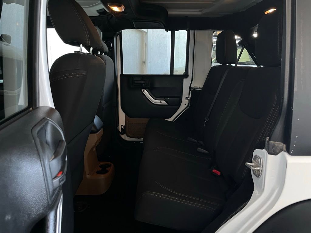 Used 2016 Jeep Wrangler Unlimited Rubicon w/ Connectivity Group image 13