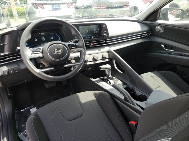 Certified 2026 Hyundai Elantra SE w/ Cargo Package FWD image 11