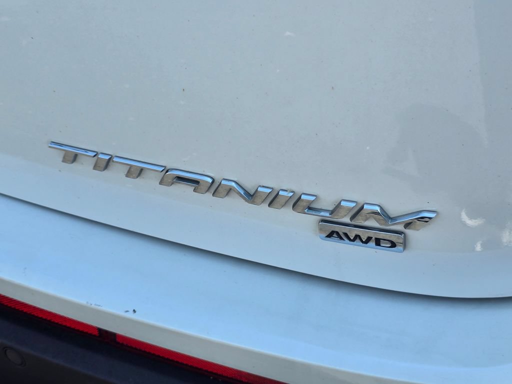 Used 2016 Ford Edge Titanium w/ Technology Package AWD/4WD image 12