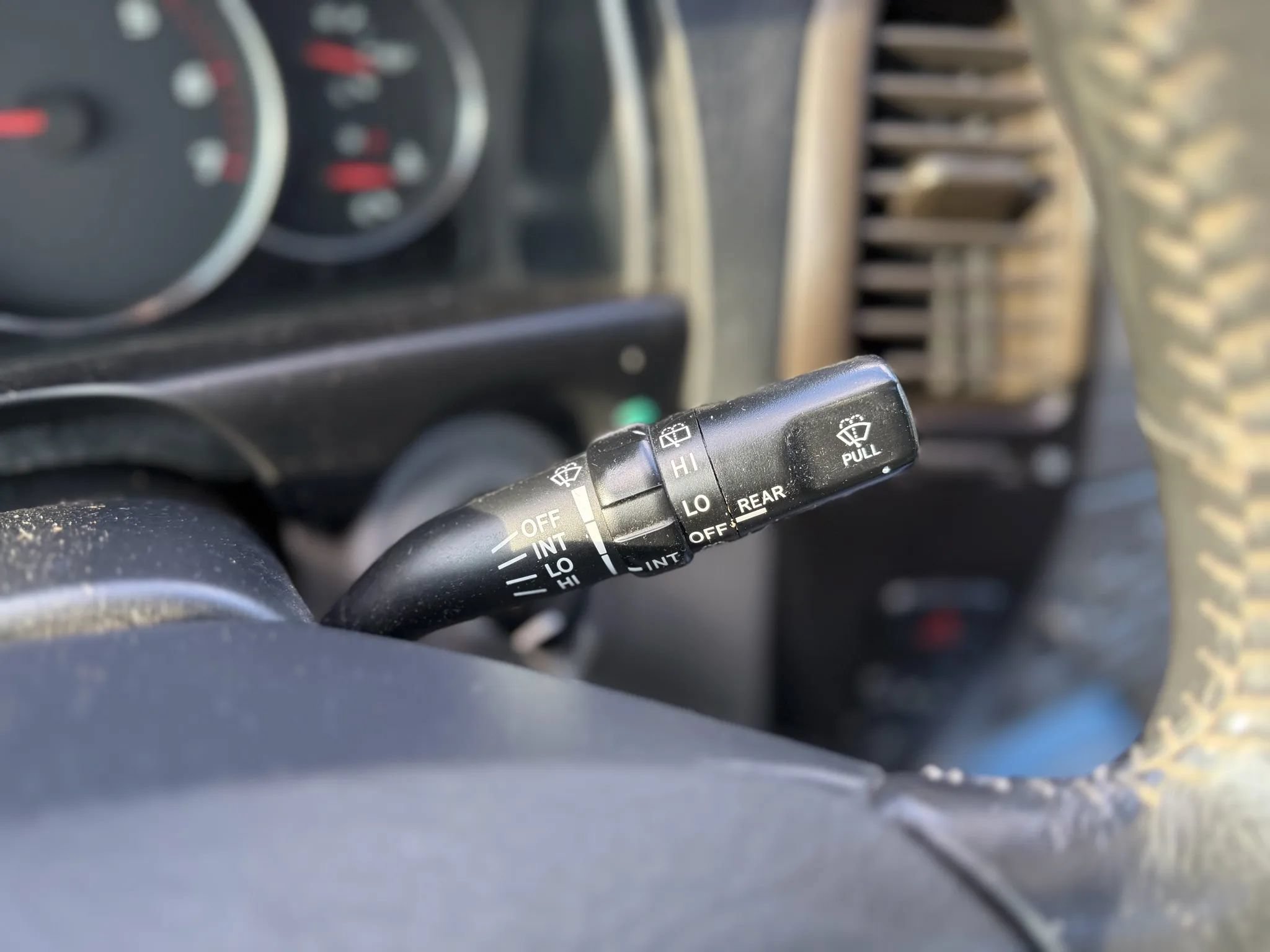 Used 2005 Toyota Land Cruiser AWD/4WD image 32