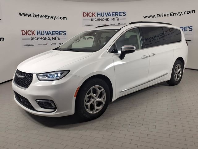 Used 2023 Chrysler Pacifica Limited image 1