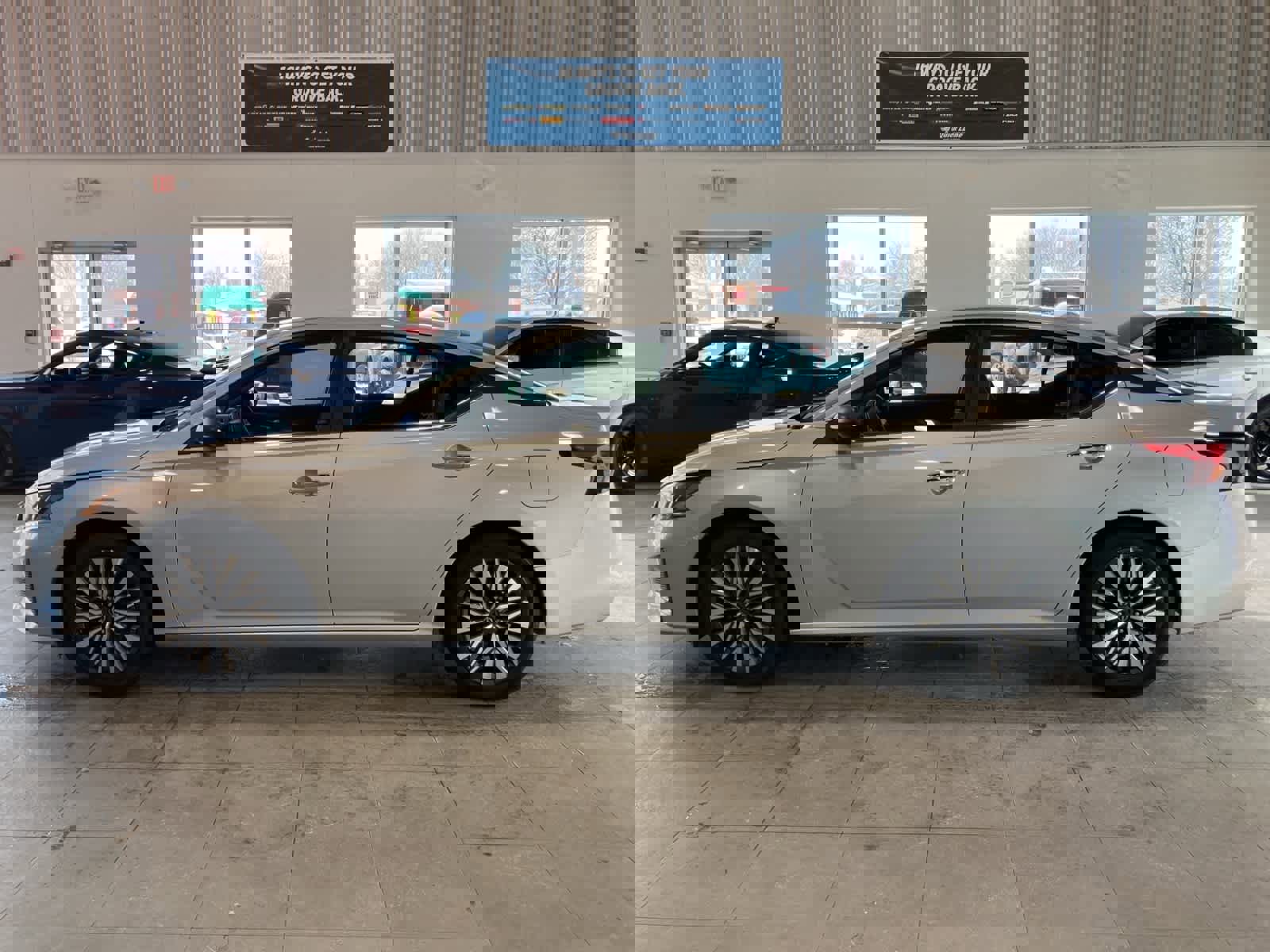Used 2024 Nissan Altima 2.5 SV image 8