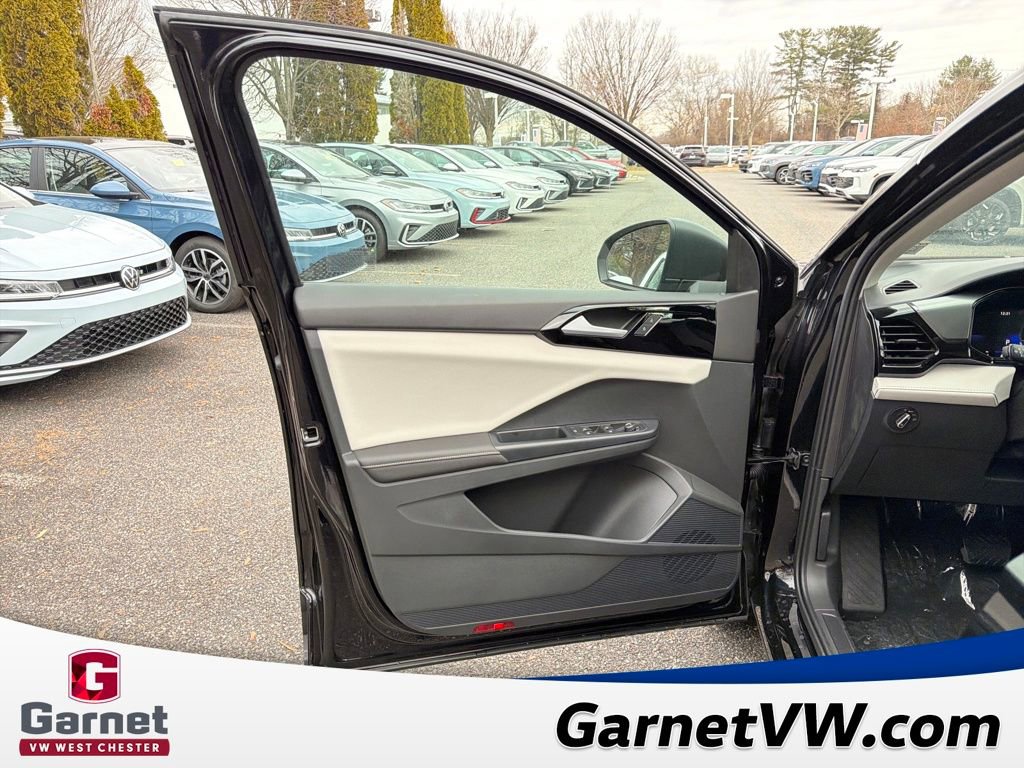 New 2025 Volkswagen Taos S image 10