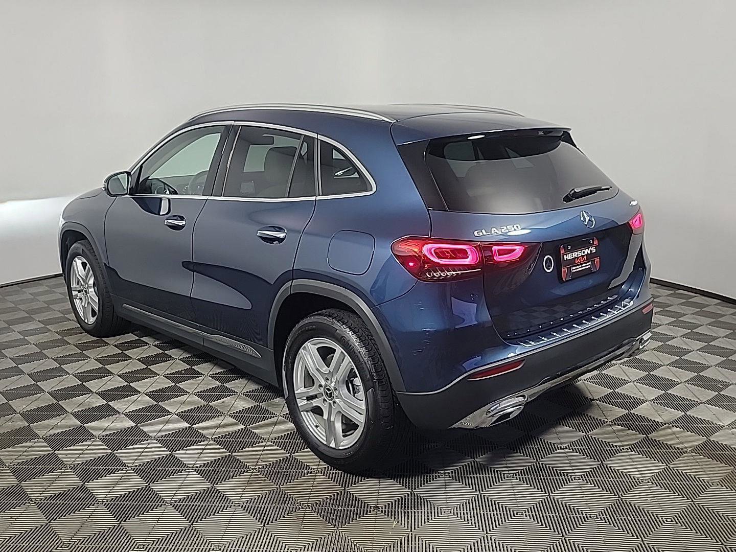 Used 2022 Mercedes-Benz GLA 250 4MATIC image 9