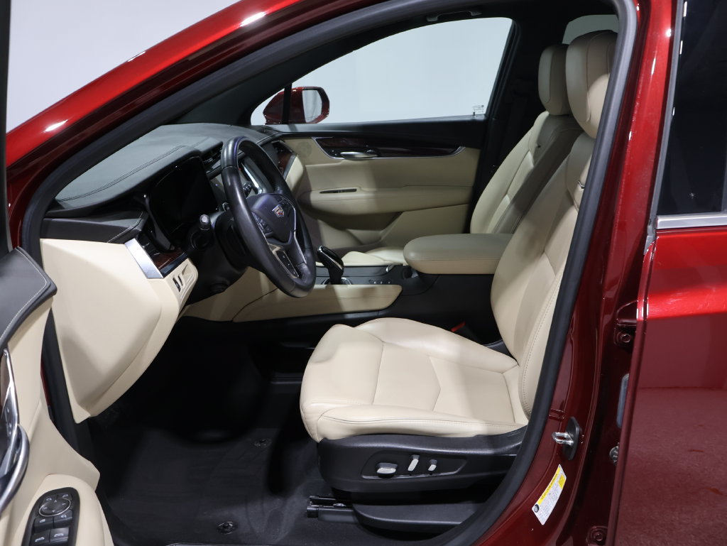 Used 2018 Cadillac XT5 Luxury w/ Driver Awareness Package AWD/4WD image 10
