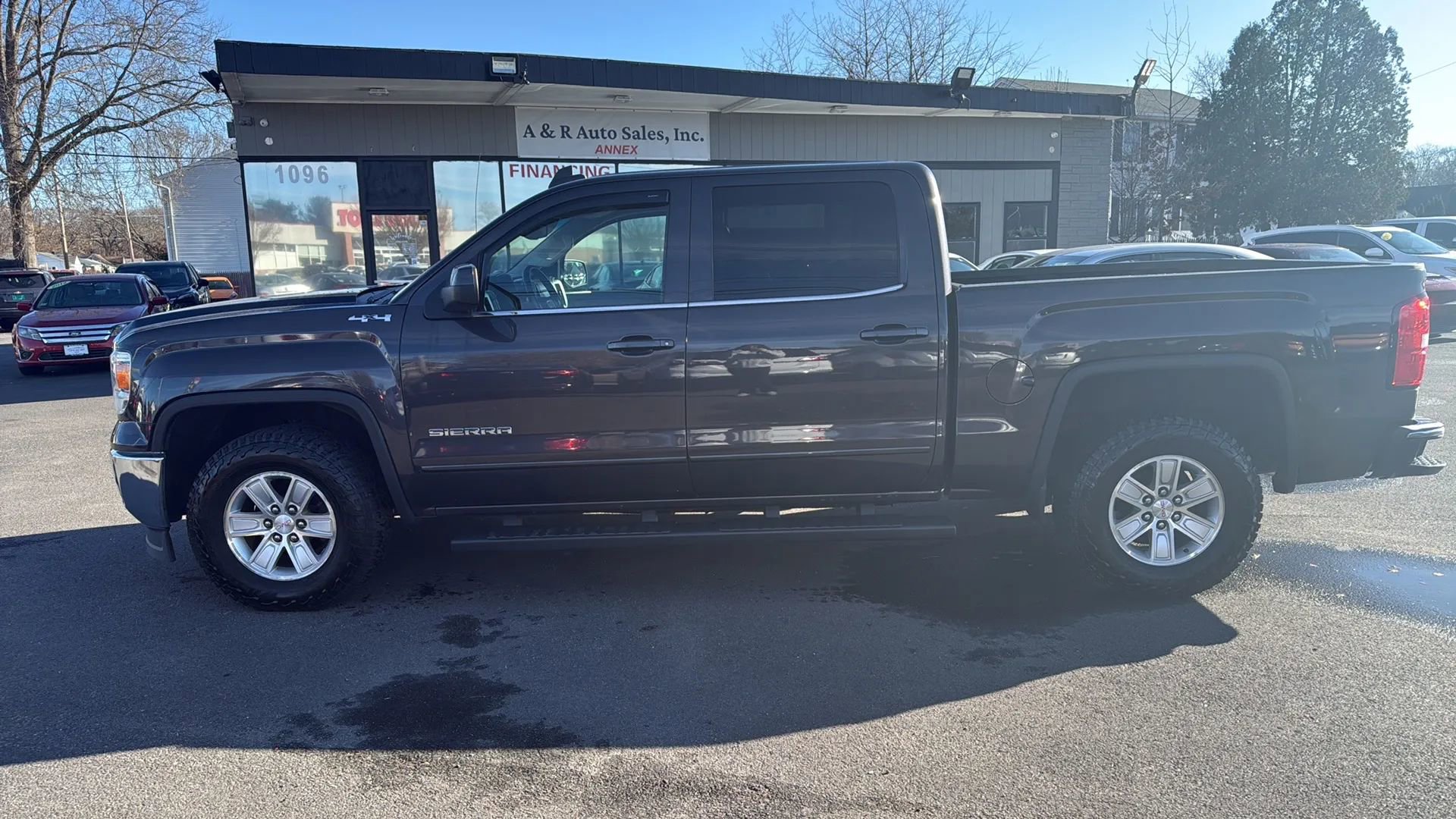 Used 2015 GMC Sierra 1500 SLE w/ SLE Value Package AWD/4WD image 4