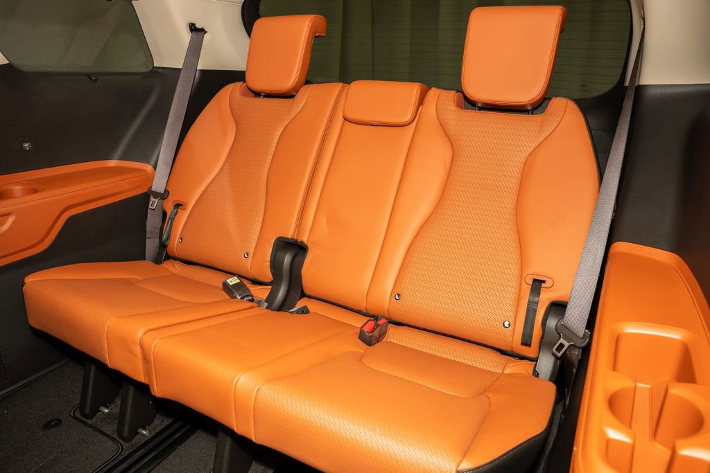 Certified 2024 Kia Carnival SX Prestige image 11