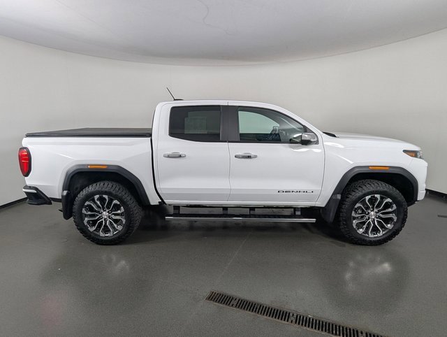 Used 2023 GMC Canyon Denali image 9