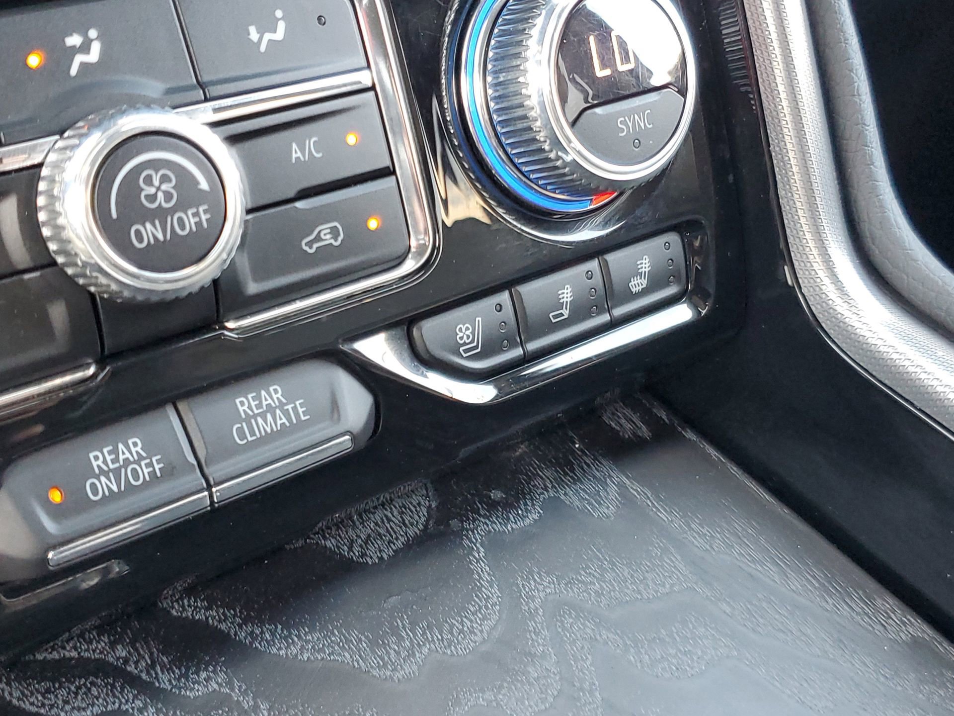 Used 2024 GMC Yukon Denali image 32