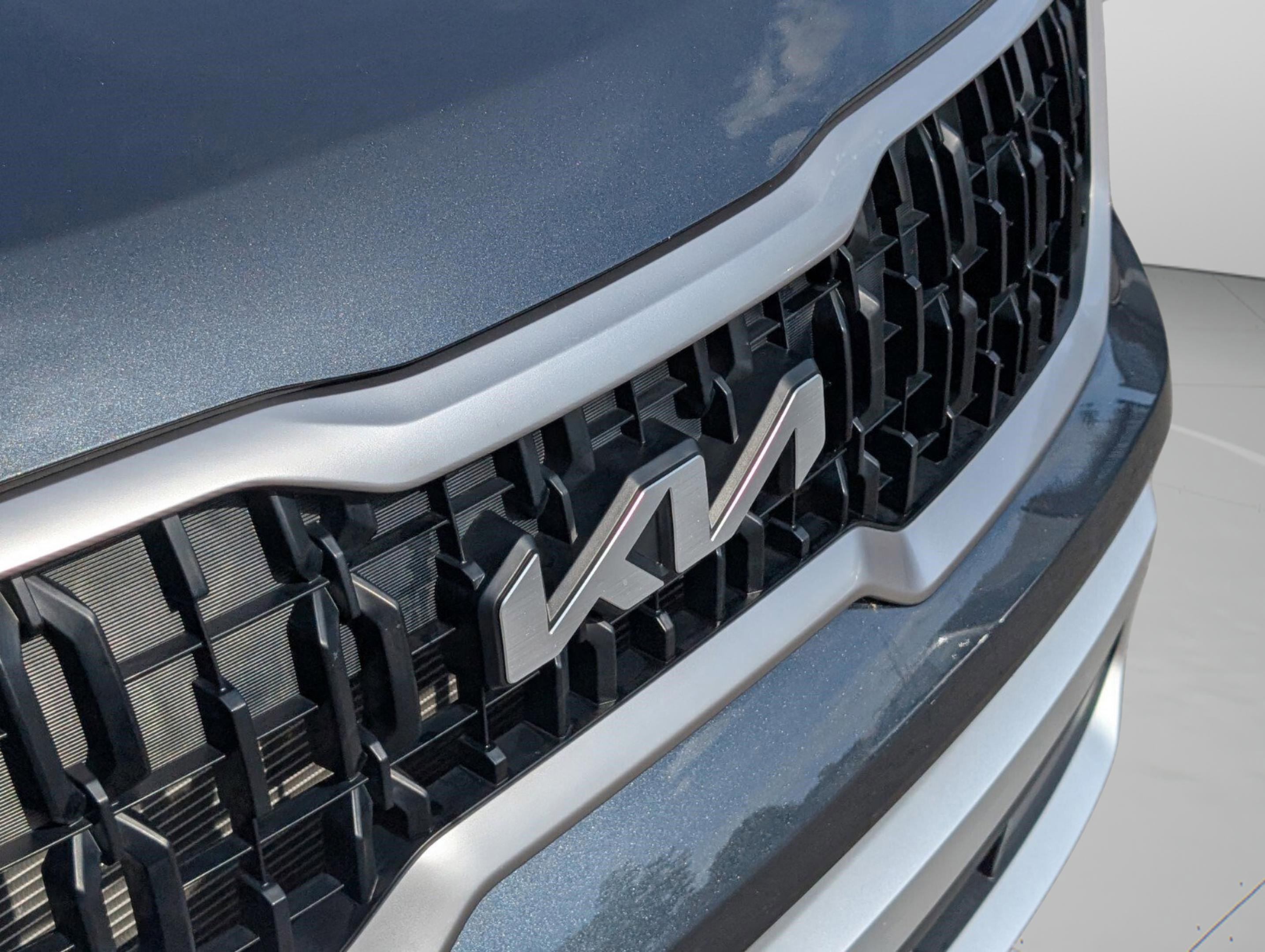 Certified 2024 Kia Telluride LX image 12