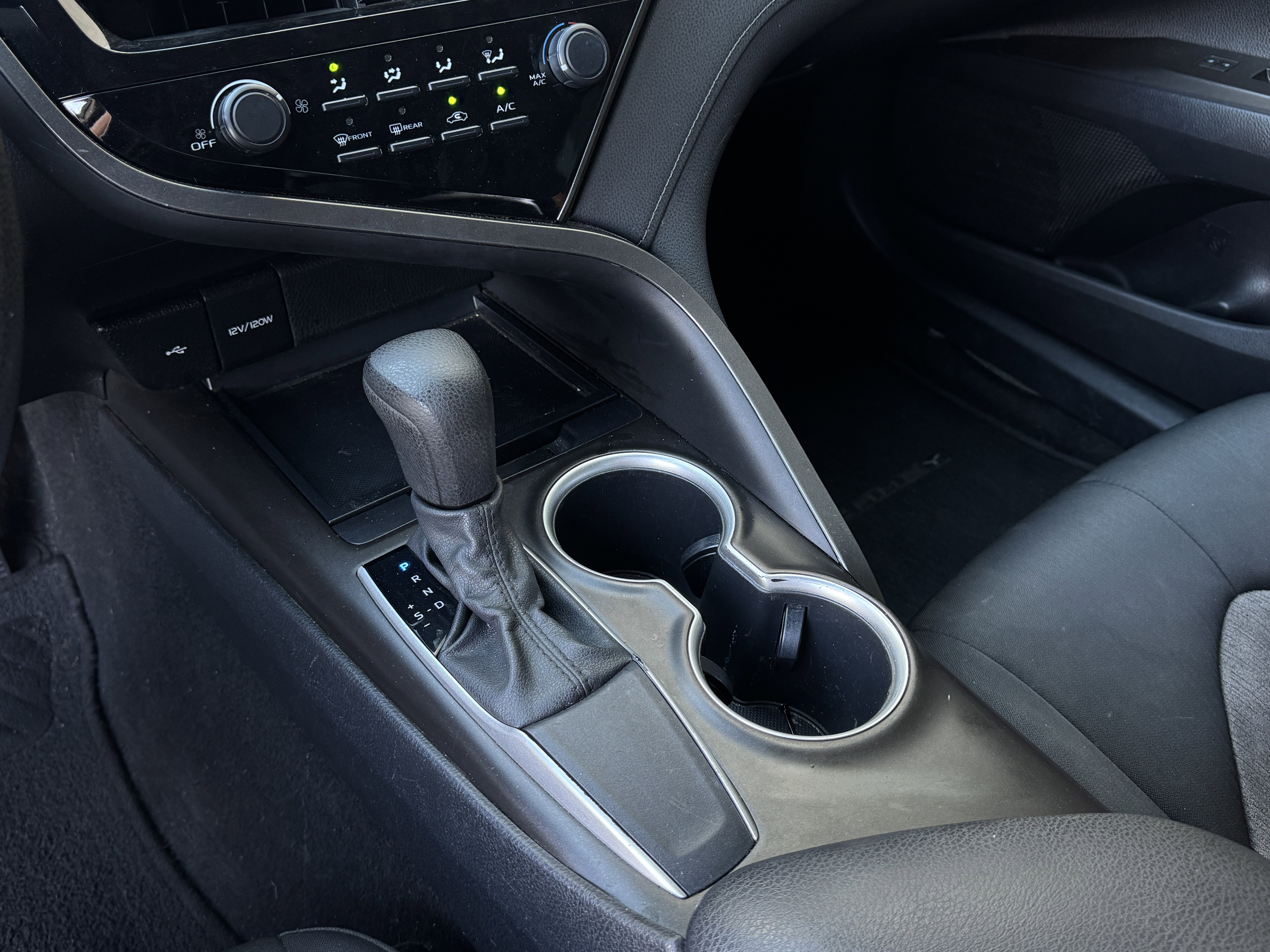 Used 2021 Toyota Camry LE w/ Carpet Mat Package (TMS) image 18