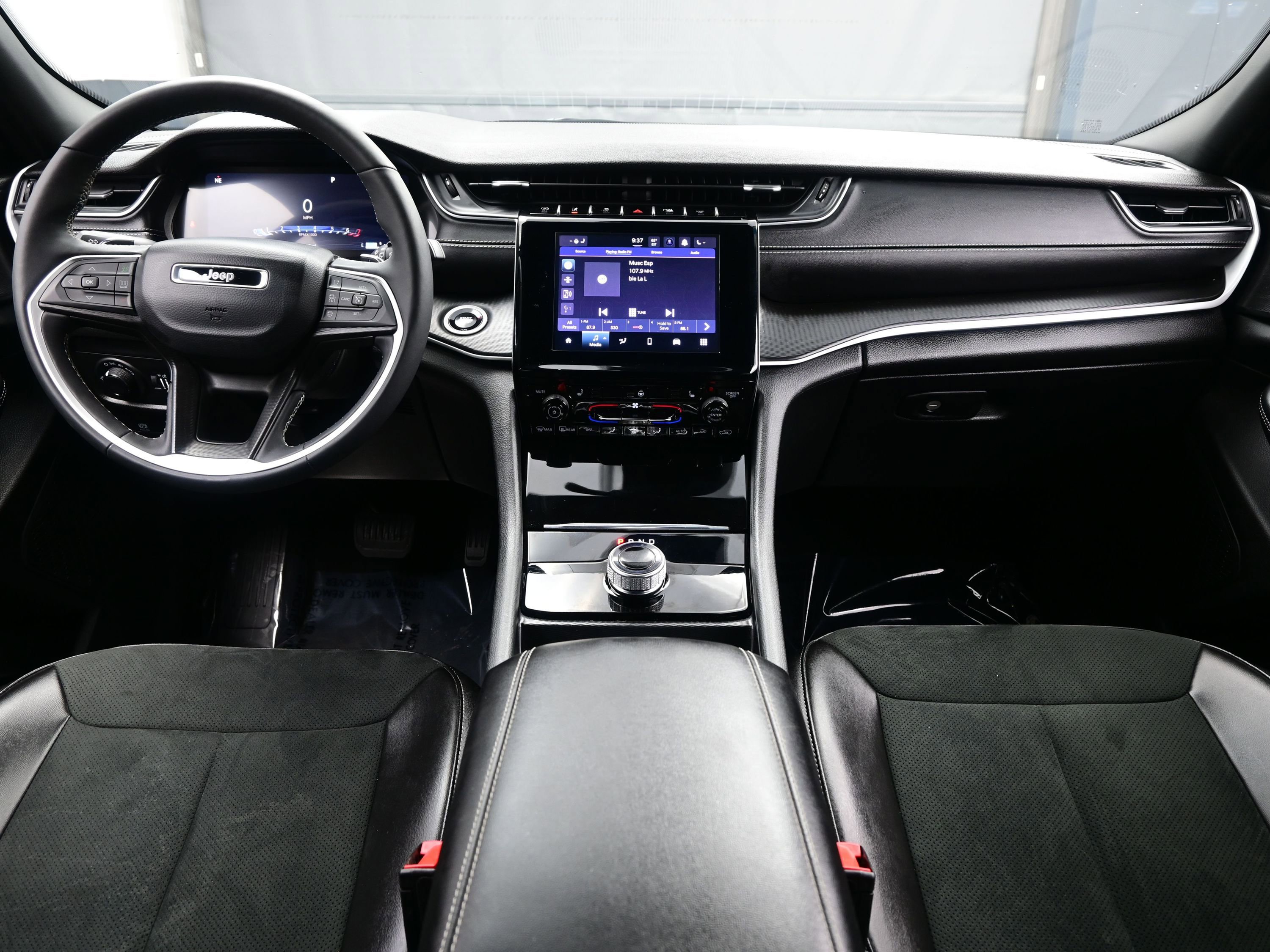 Used 2025 Jeep Grand Cherokee L Altitude image 17