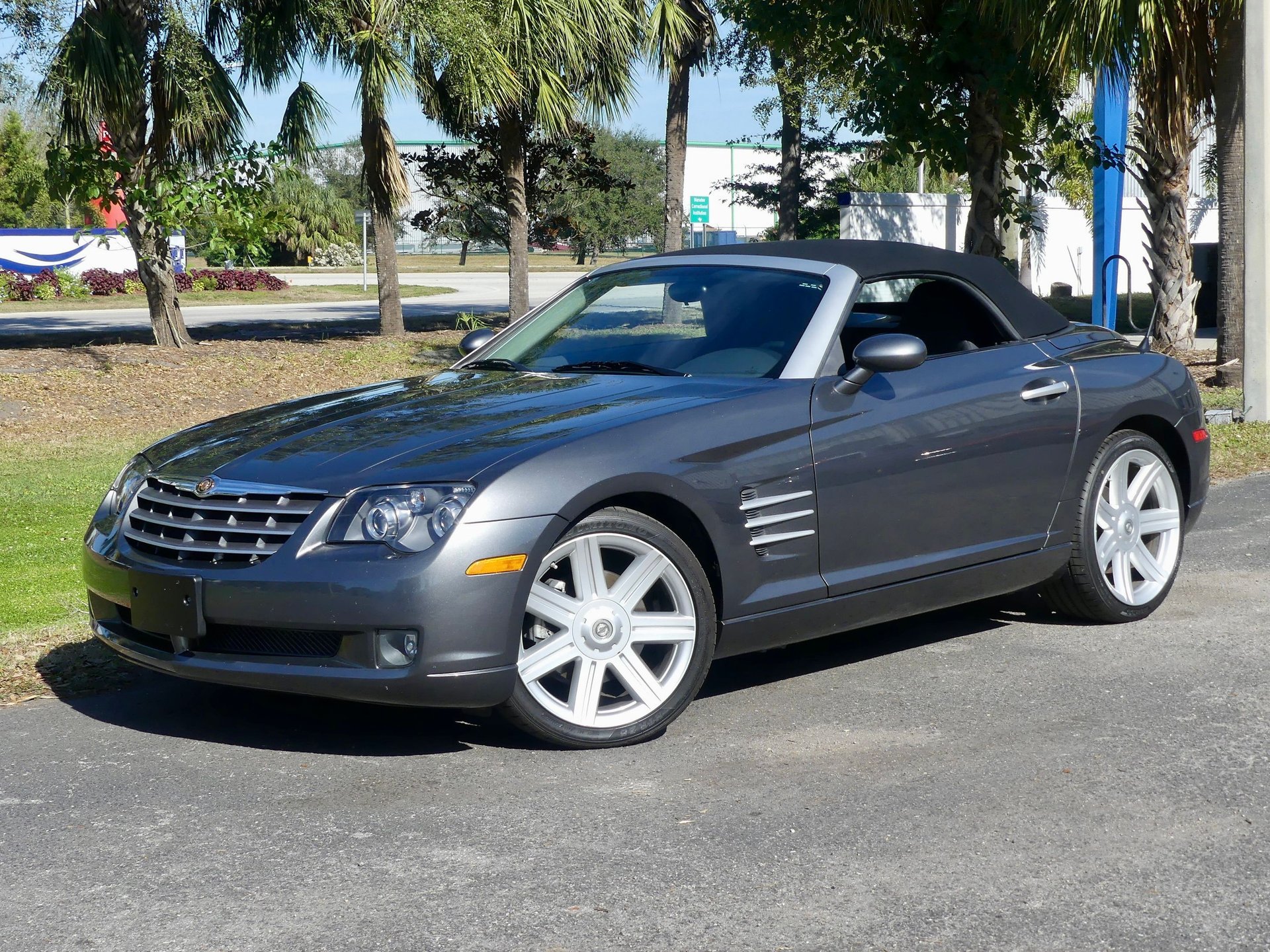 Used 2005 Chrysler Crossfire Limited RWD image 6