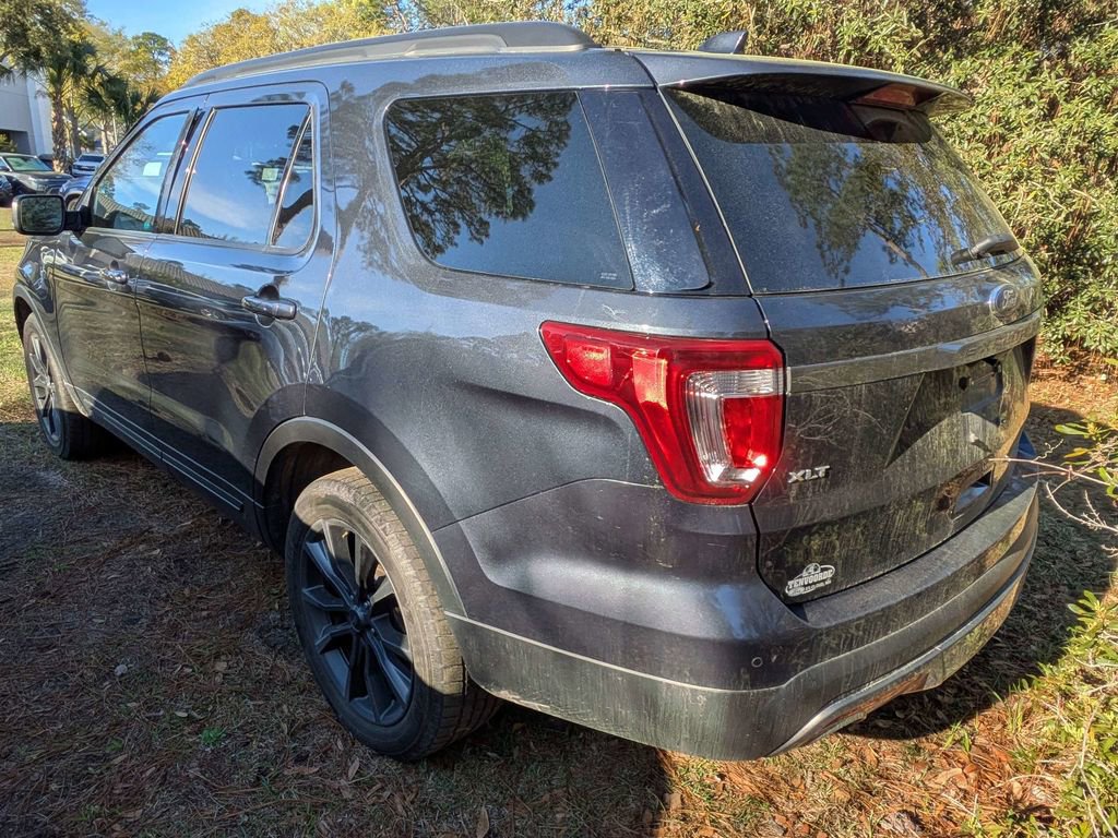 Used 2017 Ford Explorer XLT w/ Equipment Group 202A image 3