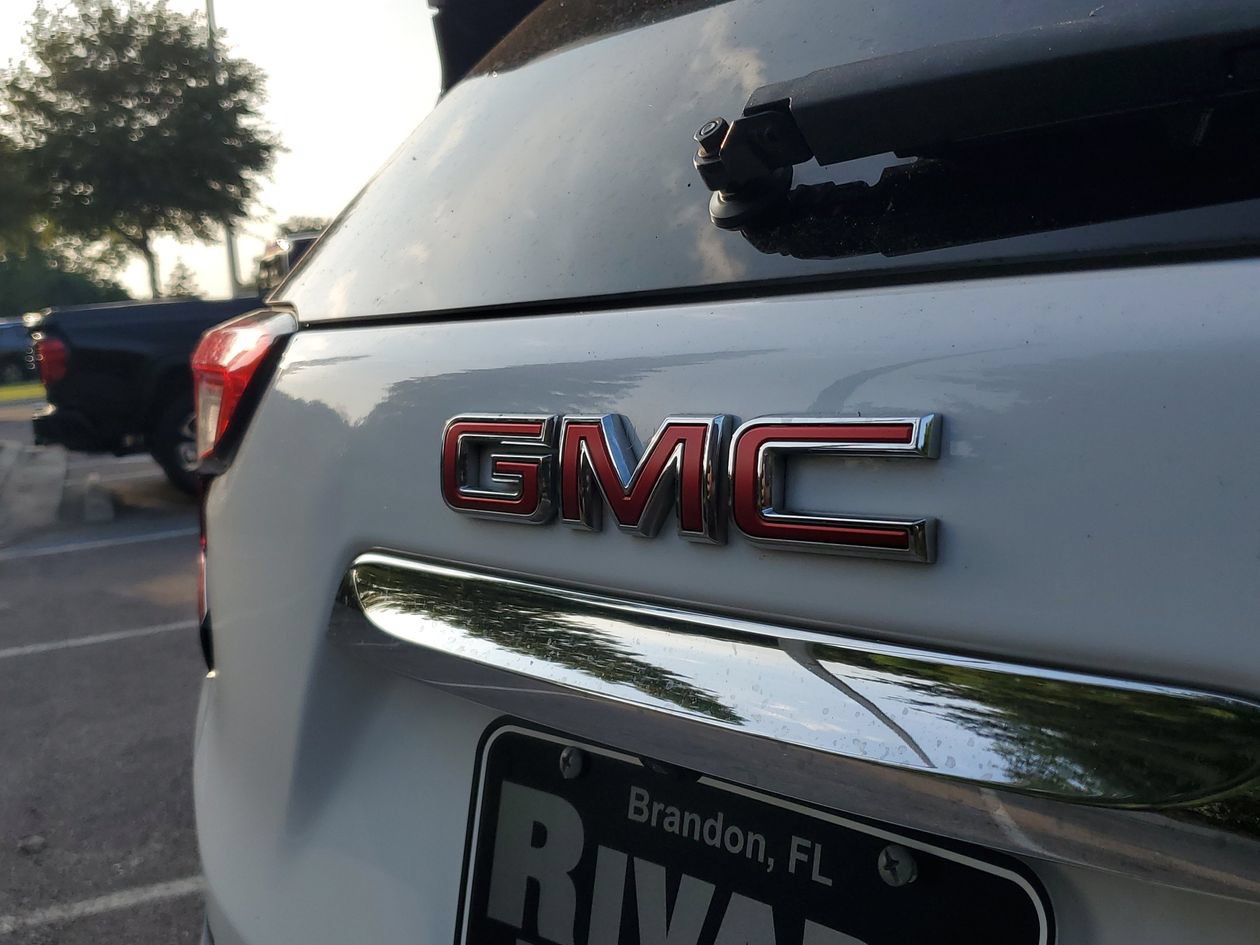 Used 2023 GMC Terrain SLE w/ Driver Convenience Package FWD image 6