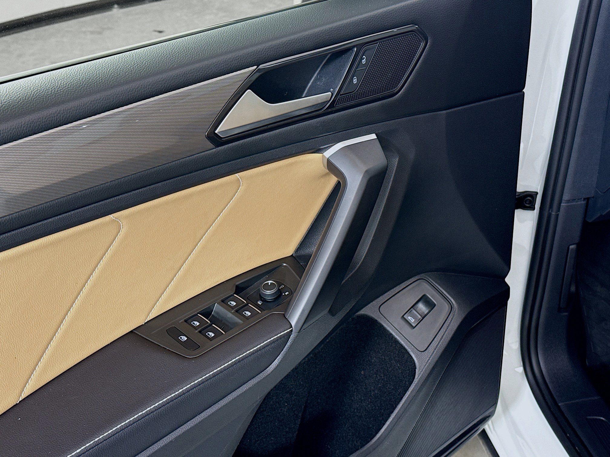 Used 2024 Volkswagen Tiguan SE image 18