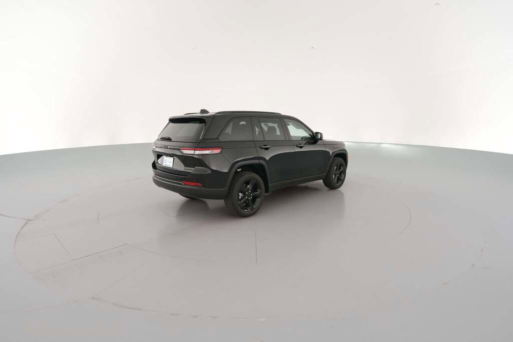 New 2025 Jeep Grand Cherokee Limited w/ Black Appearance Package image 12