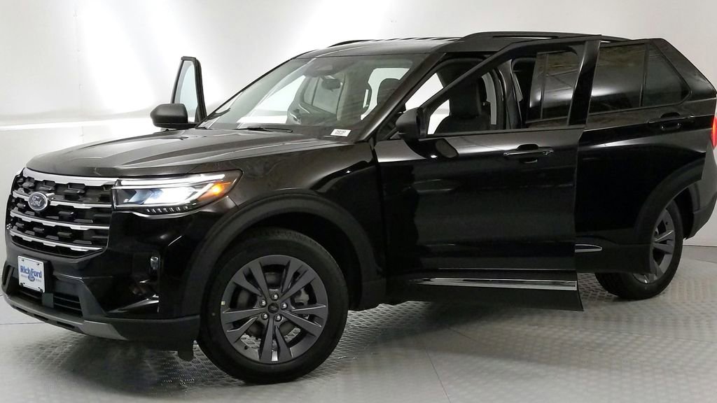 New 2025 Ford Explorer Active w/ Active Comfort Package image 12