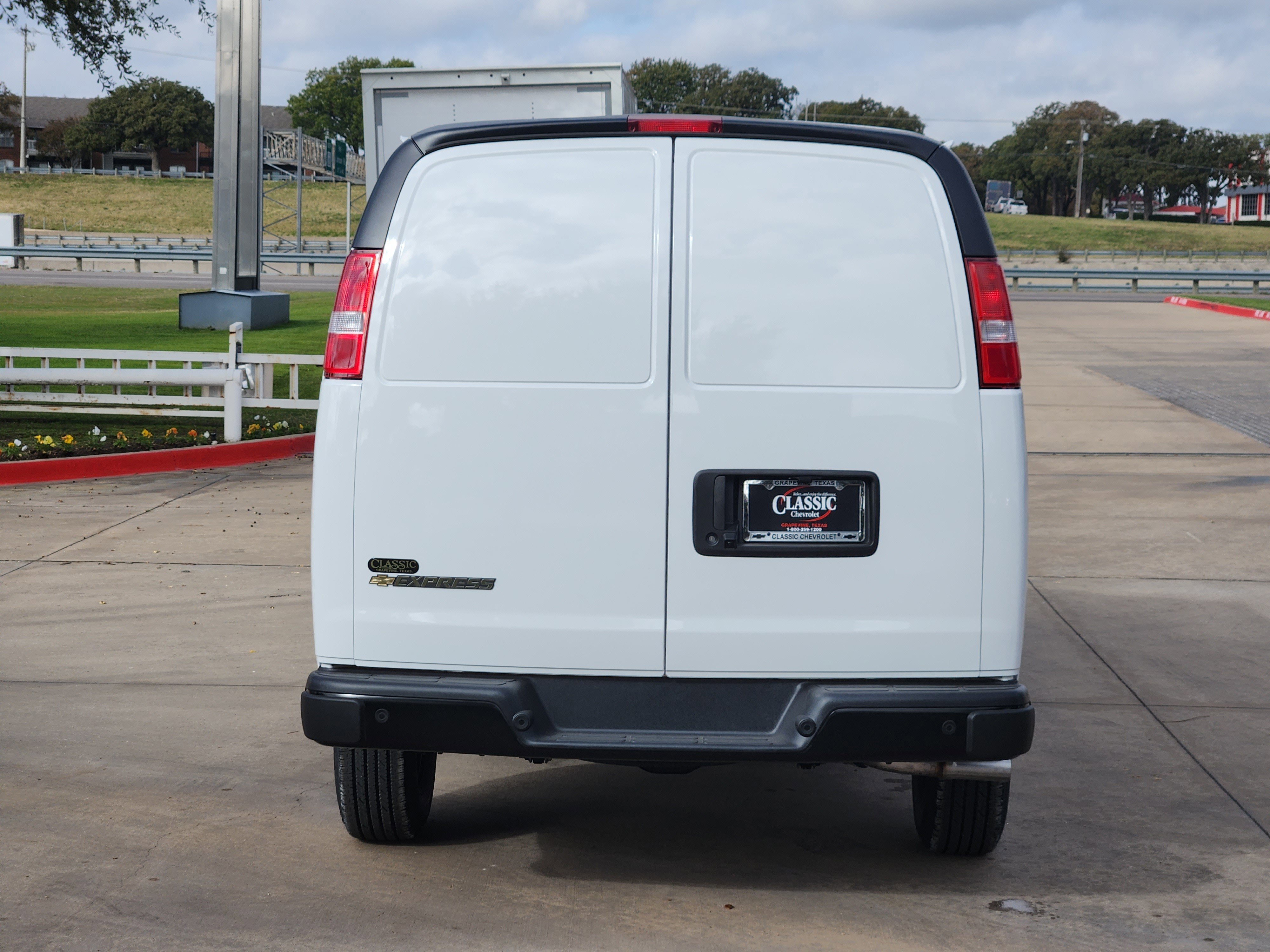 New 2025 Chevrolet Express 2500 Extended image 12